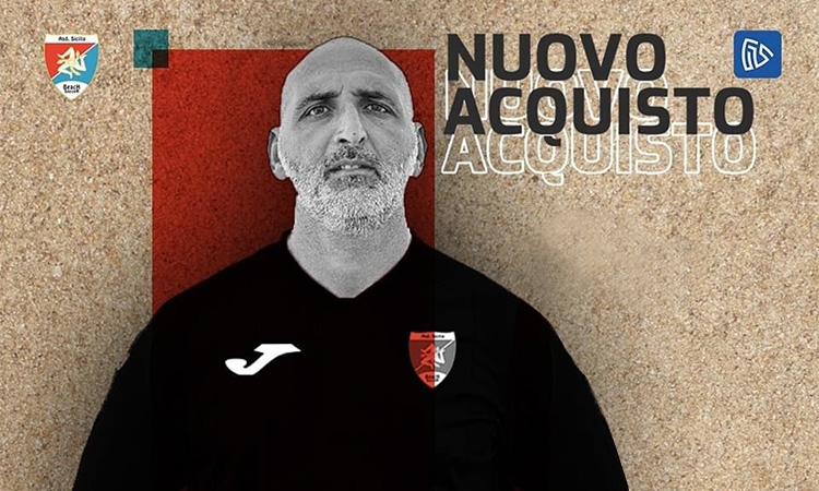 Capitan Platania sulla plancia del Sicilia Beach Soccer 