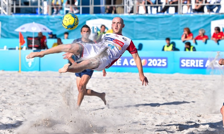 Serie A Q8: parte da Alghero lo spettacolo del grande Beach Soccer 