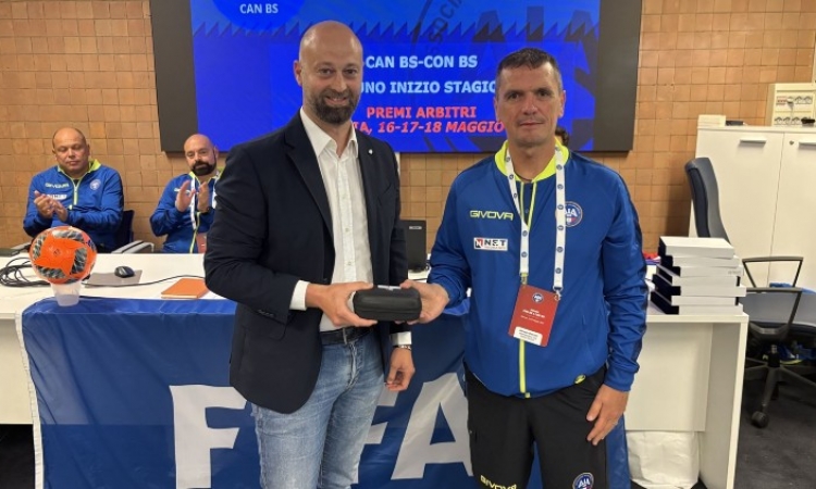 Tecnologia al servizio della classe arbitrale: al via l’era degli auricolari per la CAN Beach Soccer. Il debutto di Alghero. 