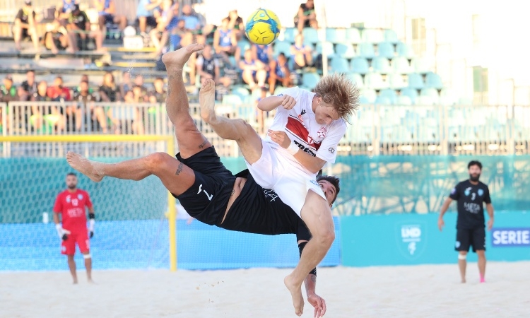 Poule Promozione Q8: beach soccer show, gol e acrobazie nella tappa di Castellammare