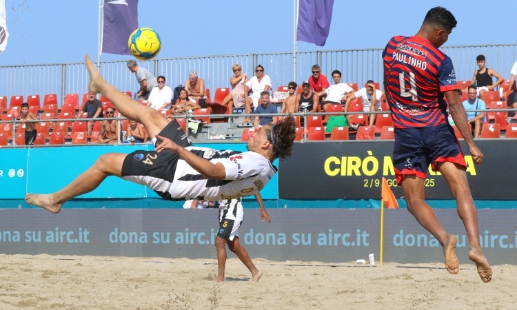 La Serie A Q8 Beach Soccer al massimo: quarti da sogno a Cirò Marina
